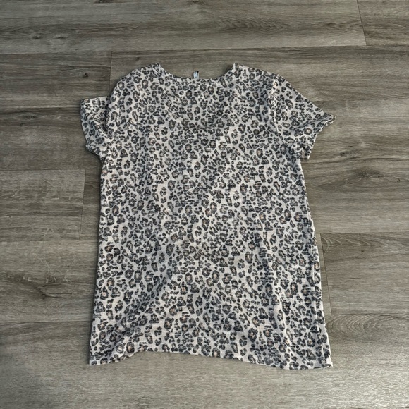 Z Supply leopard print twist detail short sleeve tee - Picture 2 of 5